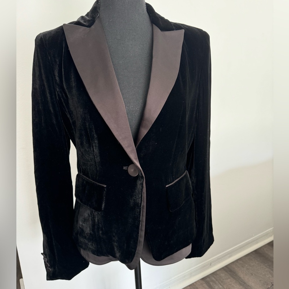 BCBG MAXAZIRIA VELVET BLAZER W/ satin detail